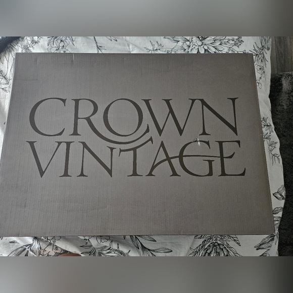 Beautiful boots - Picture 1 of 6